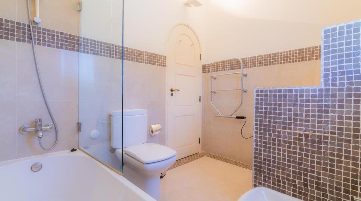 Villa Prado - Beautiful Beachfront Villa Albufeira Luaran gambar