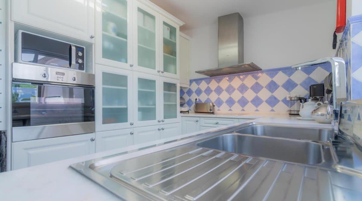 Villa Prado - Beautiful Beachfront Villa Albufeira Luaran gambar